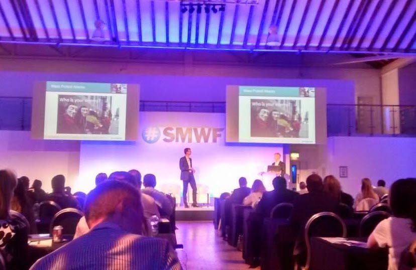 Ludo Raedts op het podium van het Social Media World Forum in Londen